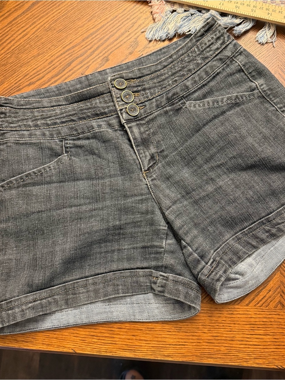 Maurices Dark Jean Shorts Women’s 9/10 Flat Lay 3 Button Detail Stretch Casual